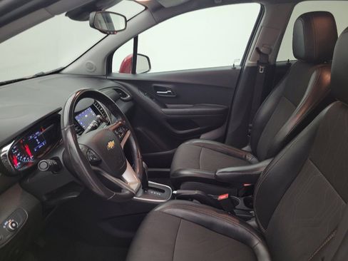 Used 2020 Chevrolet Trax LT w/ LT Convenience Package AWD/4WD image 17