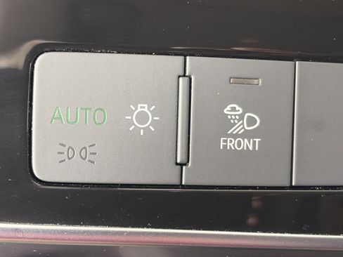Used 2022 Audi Q8 Premium Plus AWD/4WD image 35