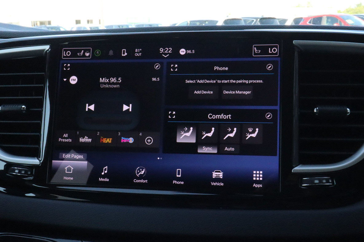 Used 2024 Chrysler Pacifica Touring-L FWD image 24