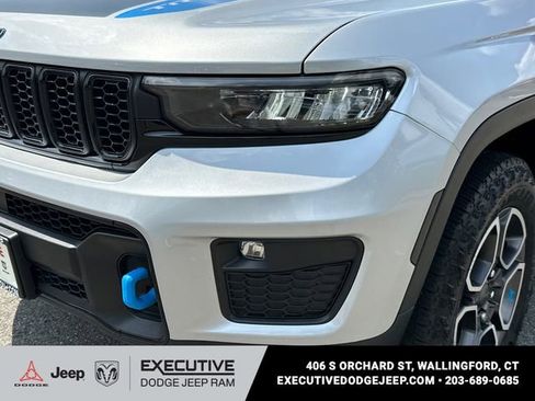 Used 2023 Jeep Grand Cherokee Trailhawk w/ Luxury Tech Group III AWD/4WD image 7