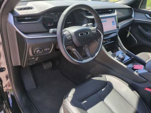 New 2026 Jeep Grand Cherokee L Limited AWD/4WD image 10