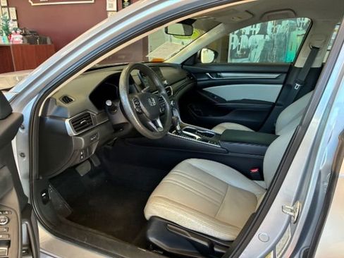 Used 2018 Honda Accord LX image 12