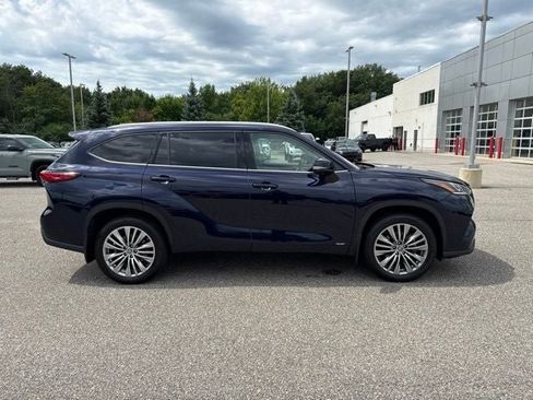 Used 2023 Toyota Highlander Platinum AWD/4WD image 13