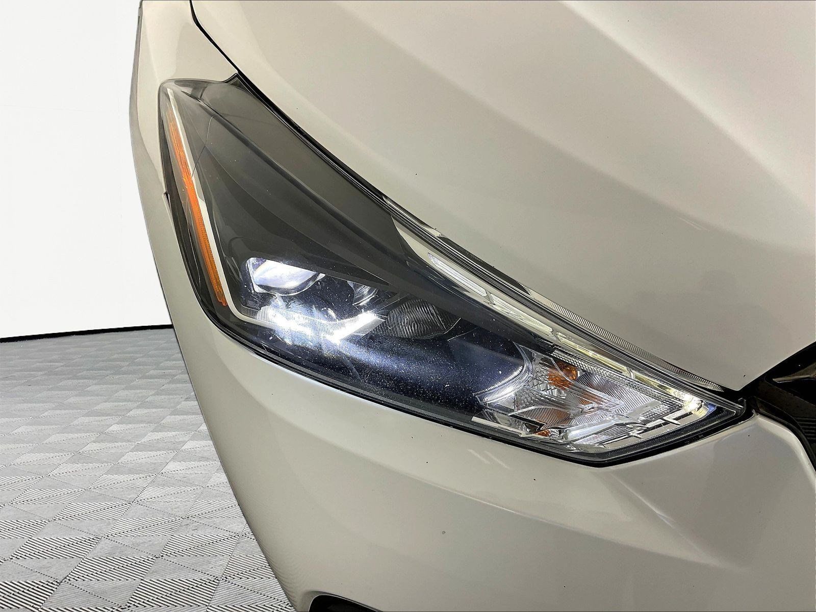 Used 2019 Nissan Kicks SR w/ SR Premium Package FWD image 29