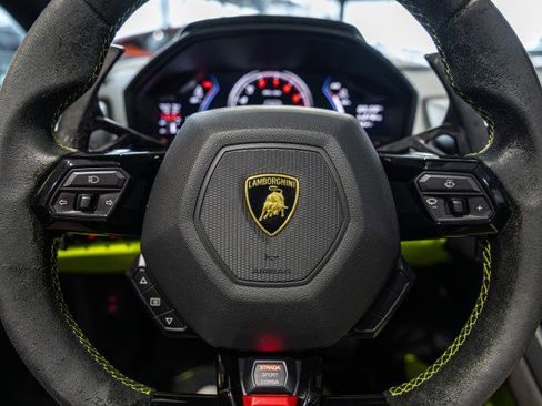 Used 2022 Lamborghini Huracan EVO RWD image 39
