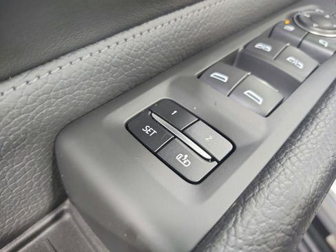 Used 2023 GMC Yukon XL Denali RWD image 21