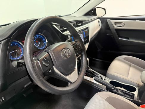 Used 2017 Toyota Corolla L FWD image 74