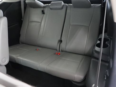 Used 2023 Toyota Highlander Limited FWD image 34