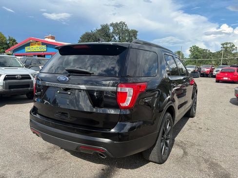Used 2017 Ford Explorer XLT w/ Equipment Group 202A FWD image 5