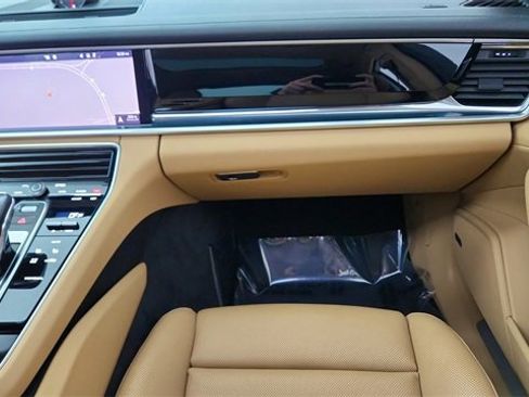 Used 2018 Porsche Panamera 4S image 36