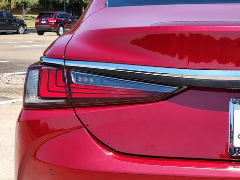 Used 2021 Lexus ES 350 Ultra Luxury w/ Accessory Package 2 FWD image 15