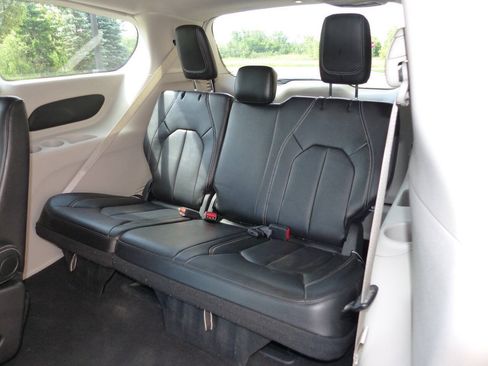 Used 2024 Chrysler Pacifica Touring-L FWD image 29