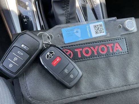Certified 2025 Toyota Corolla SE FWD image 27