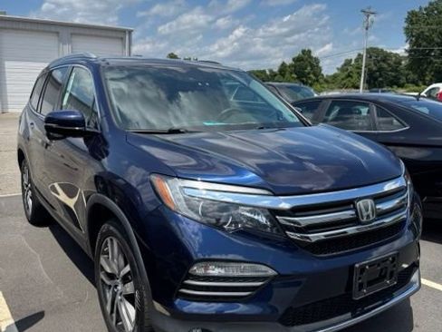 Used 2017 Honda Pilot Touring image 2