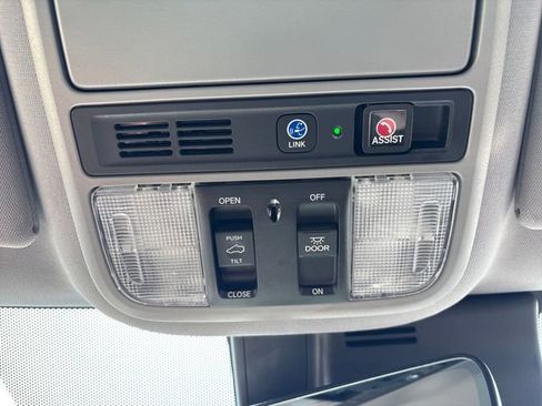 Used 2021 Honda Pilot Touring image 14