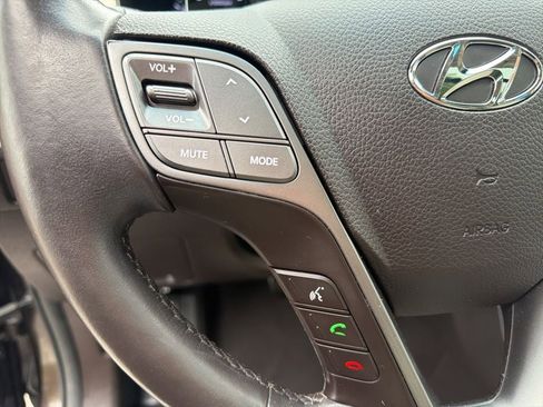Used 2017 Hyundai Santa Fe Limited FWD image 12