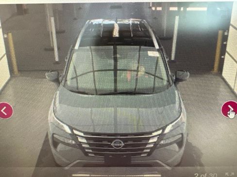 Used 2025 Nissan Rogue SL AWD/4WD image 2