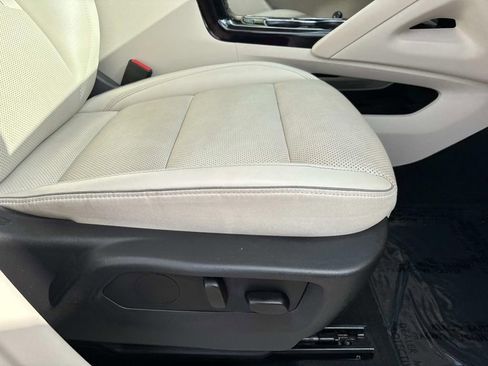 Used 2023 Buick Envision Essence image 12