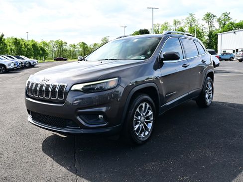 Used 2020 Jeep Cherokee Latitude Plus w/ Cold Weather Group AWD/4WD image 4
