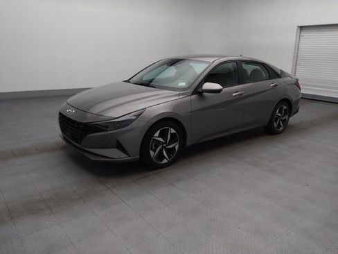 Used 2023 Hyundai Elantra SEL w/ Convenience Package FWD image 2