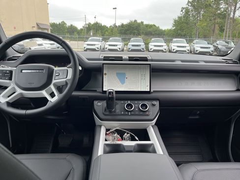 Used 2025 Land Rover Defender 110 S image 26