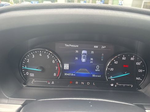 Used 2022 Ford Explorer XLT w/ Equipment Group 202A image 12