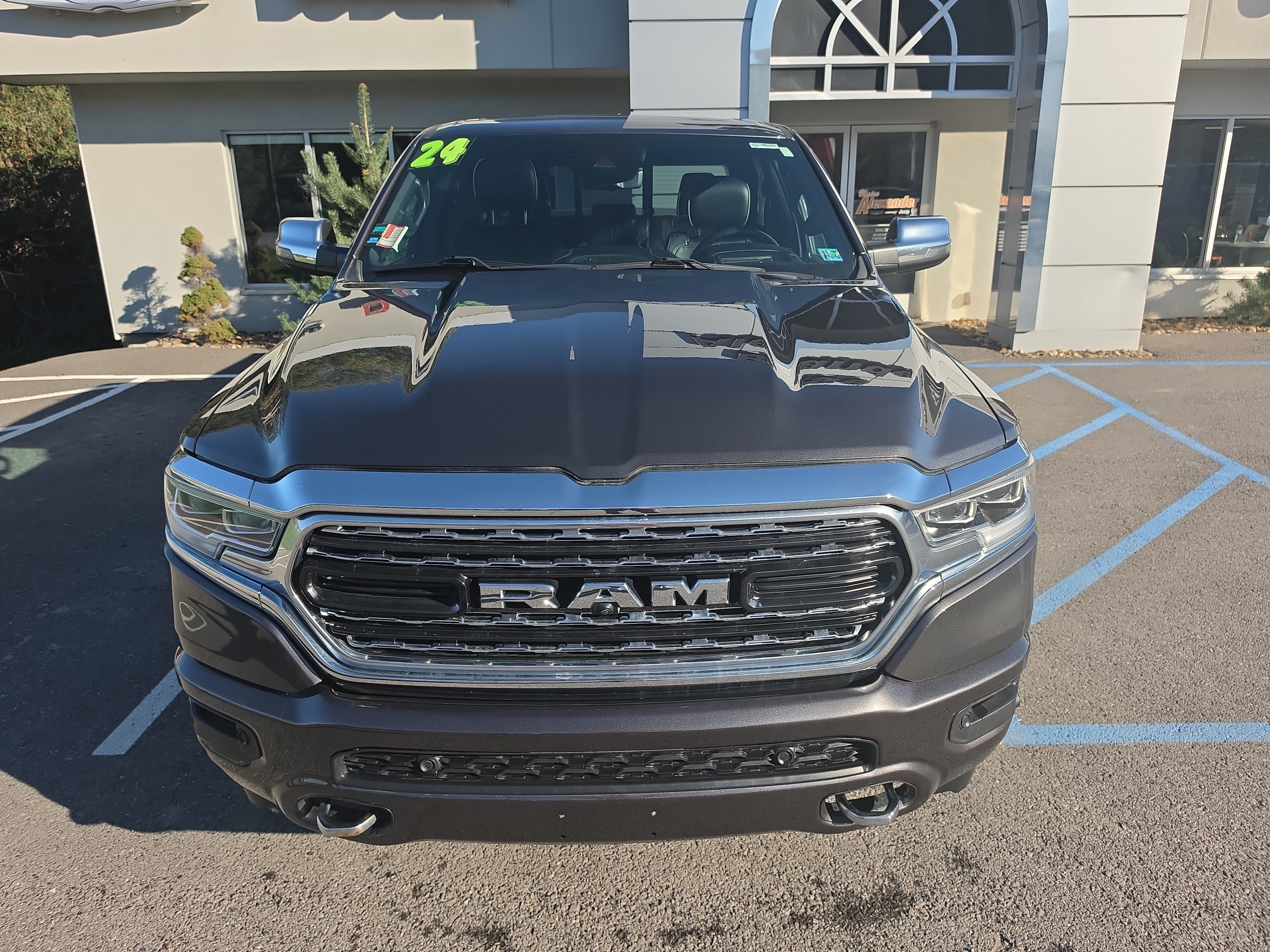 Used 2024 RAM 1500 Limited AWD/4WD image 9