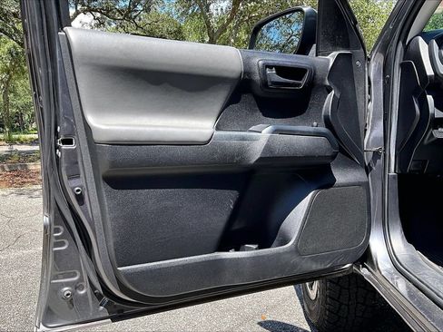 Used 2022 Toyota Tacoma SR w/ SR Convenience Package RWD image 17