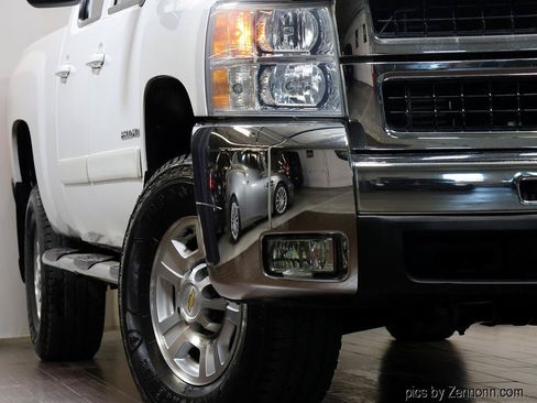 Used 2008 Chevrolet Silverado 2500 LTZ w/ Safety Package AWD/4WD image 4