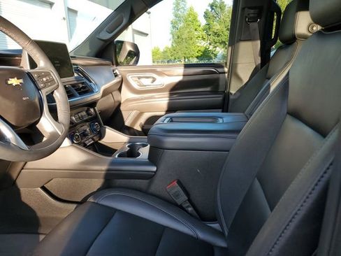 Used 2024 Chevrolet Tahoe LT w/ Luxury Package RWD image 17