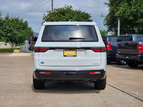 Certified 2024 Jeep Wagoneer Series II w/ Flexible Seating Group RWD image 6