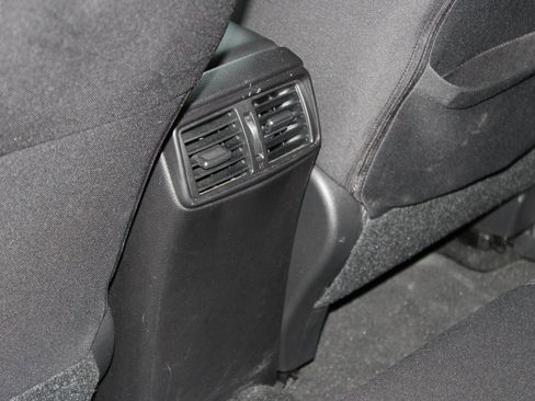 Used 2022 Nissan Rogue Sport S image 18