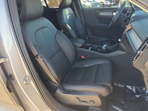 Used 2025 Volvo XC40 B5 Plus image 12