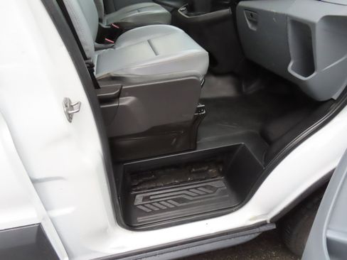 Used 2018 Ford Transit 250 130 Low Roof image 18