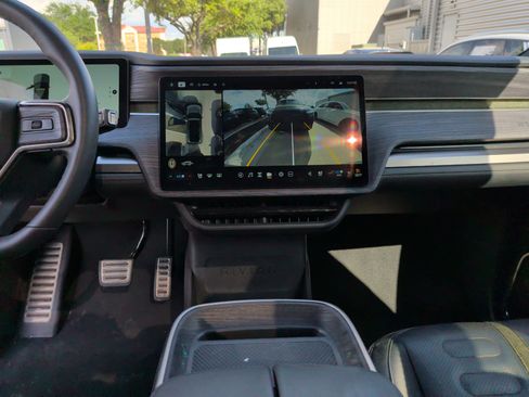Used 2024 Rivian R1S Adventure AWD/4WD image 31