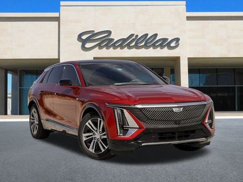 New 2025 Cadillac Lyriq Luxury image 2