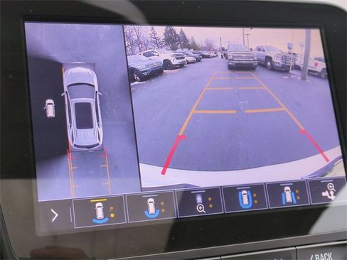 Used 2020 Chevrolet Equinox Premier image 16