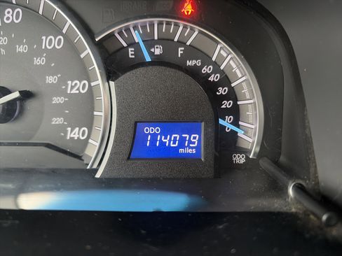 Used 2013 Toyota Camry L image 21