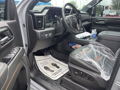 Used 2024 GMC Sierra 2500 AT4 w/ AT4 Premium Plus Package AWD/4WD image 5