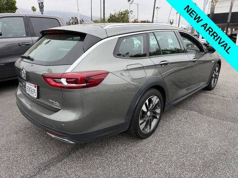 Used 2018 Buick Regal Essence w/ Driver Confidence Package #1 AWD/4WD image 3