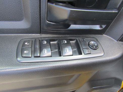 Used 2017 RAM 2500 Tradesman w/ Chrome Appearance Group image 17