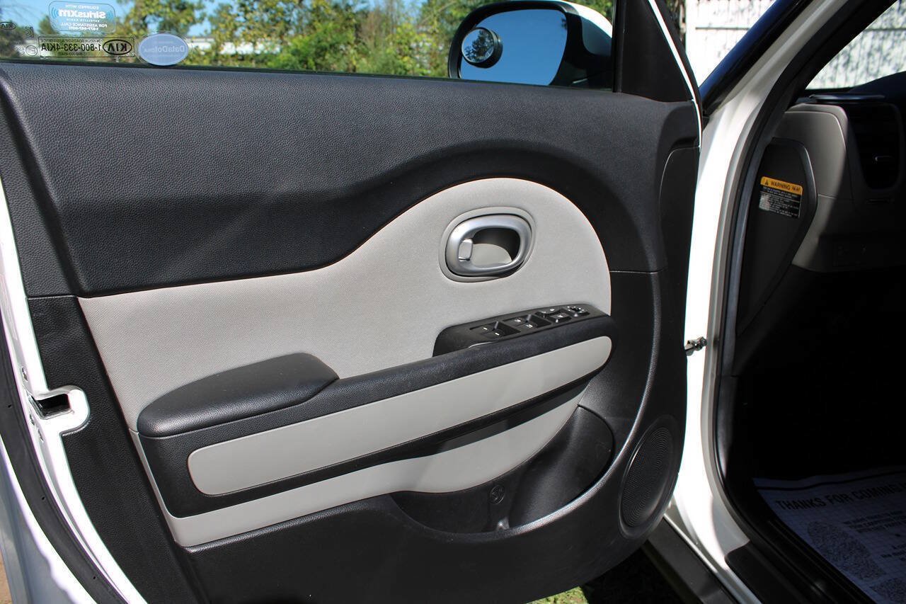 Used 2014 Kia Soul FWD image 14