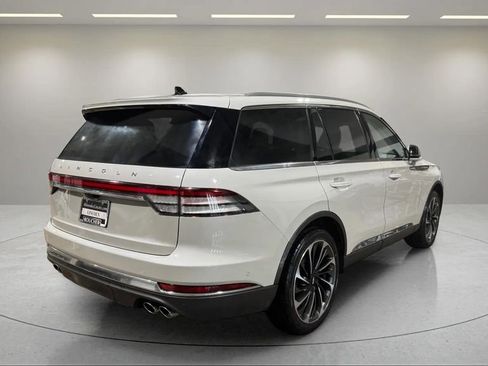 Used 2023 Lincoln Aviator Reserve w/ Equipment Group 201A AWD/4WD image 3