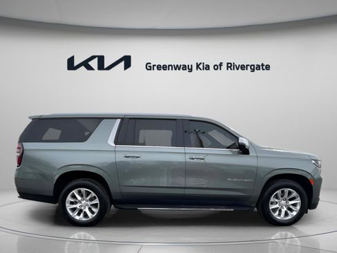 Used 2023 Chevrolet Suburban Premier image 8