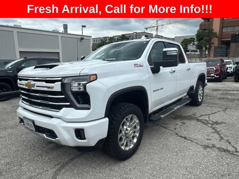 Used 2024 Chevrolet Silverado 2500 LTZ w/ LTZ Plus Package AWD/4WD image 3