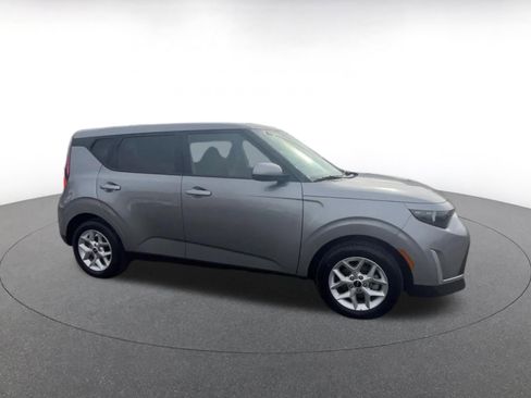 Used 2025 Kia Soul LX w/ LX Technology Package image 2