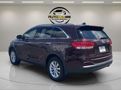 Used 2018 Kia Sorento FWD image 5