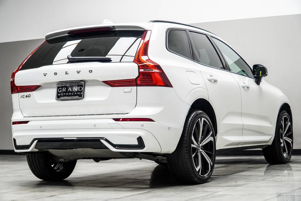 Used 2023 Volvo XC60 T8 Ultimate w/ Climate Package AWD/4WD image 14