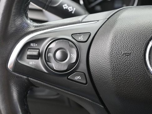 Used 2018 Buick Enclave Essence FWD image 18