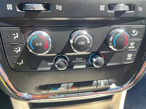 Used 2019 Dodge Grand Caravan SXT FWD image 21